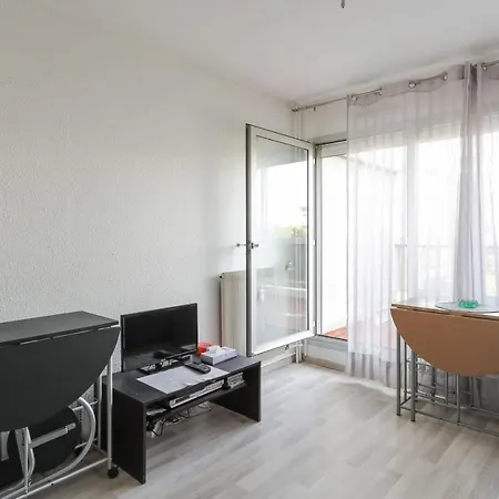 Apartment Charming Flat With Pool 8 Min Away From The In - Welkeys Antibes