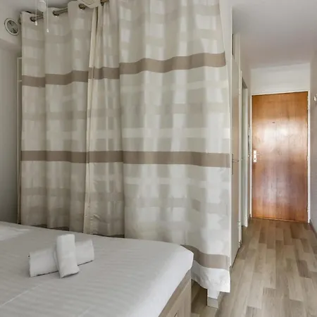 Charming Flat With Pool 8 Min Away From The In - Welkeys Apartment Antibes