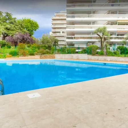 Apartment Charming Flat With Pool 8 Min Away From The In - Welkeys