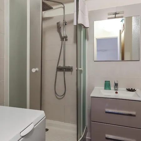 Charming Flat With Pool 8 Min Away From The In - Welkeys Apartment Antibes